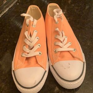Peach airwalk shoes.